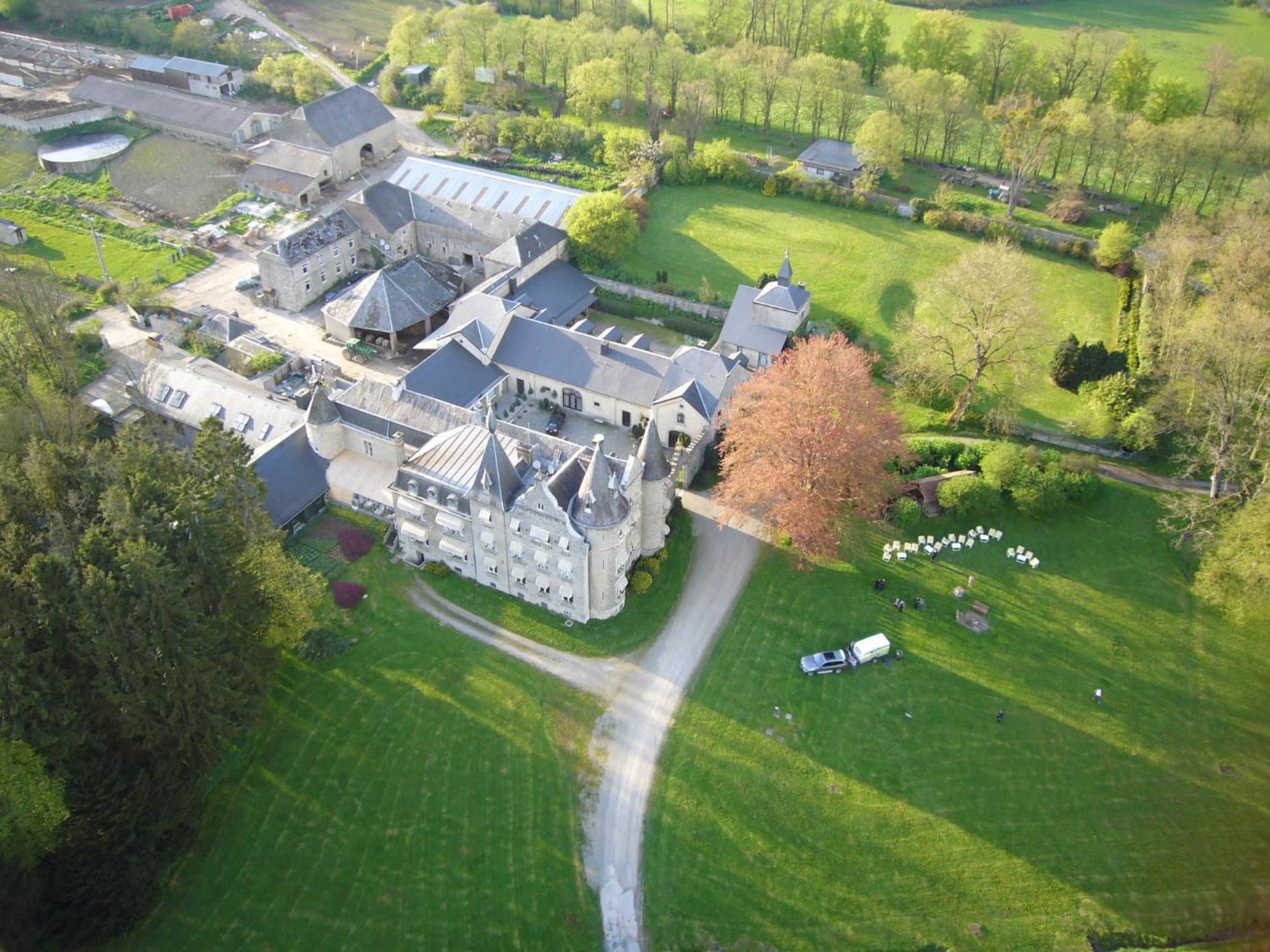Chateau d'Hassonville Aye Extérieur photo
