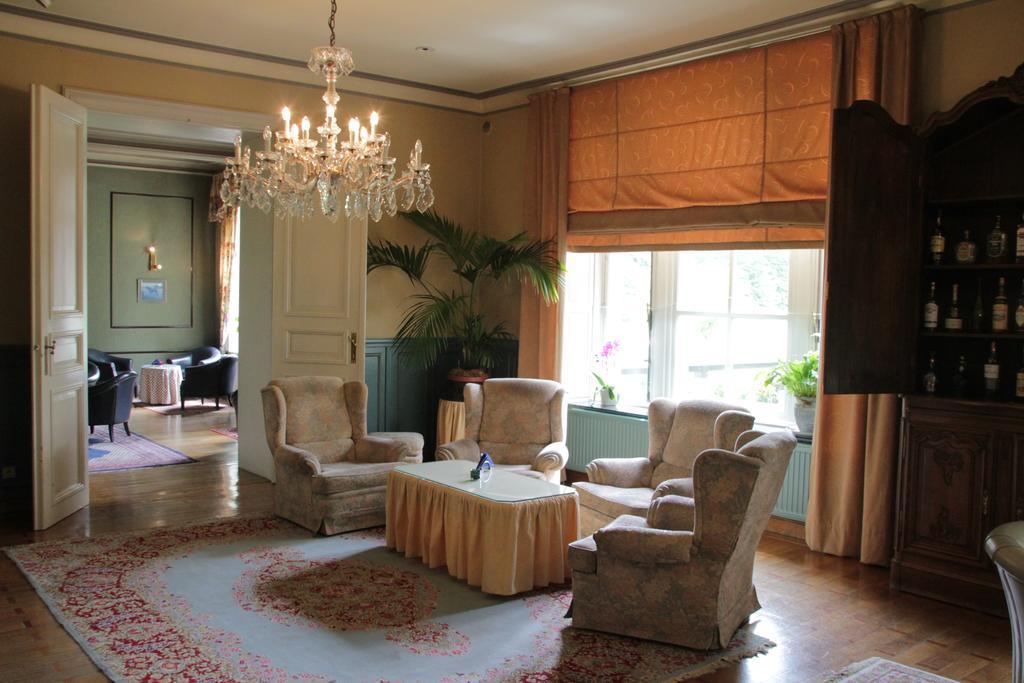 Chateau d'Hassonville Aye Extérieur photo